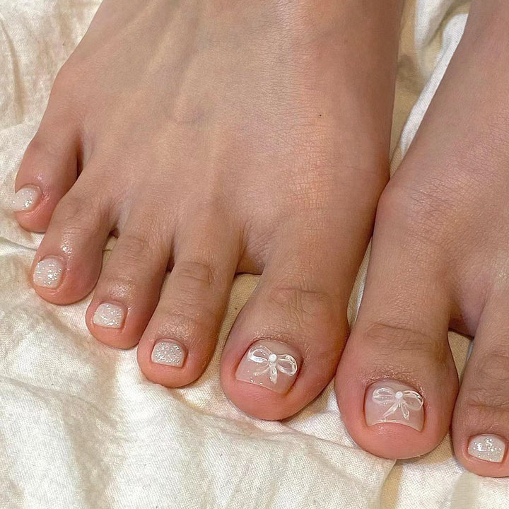 Artful toenail art with bow accents Kalsten