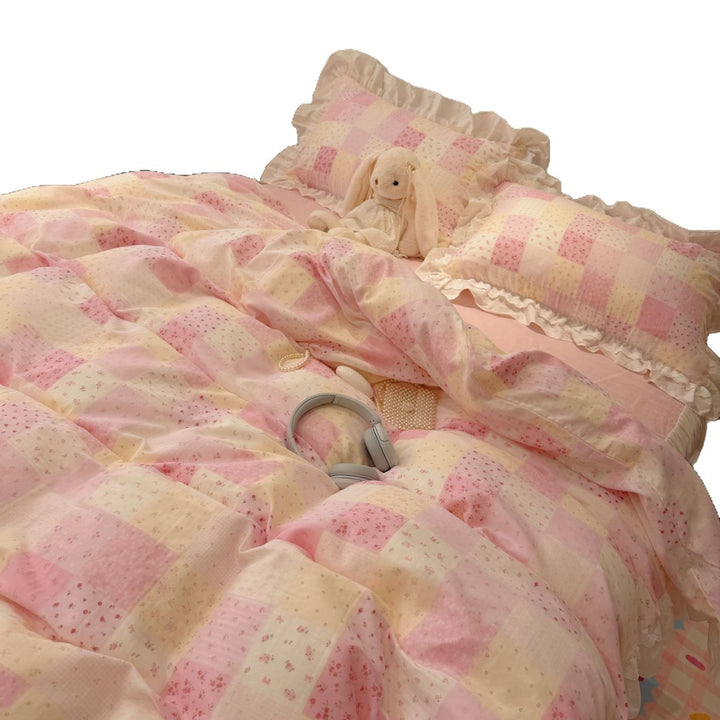 Luxurious cotton bedding set with ruffle and delicate floral print
