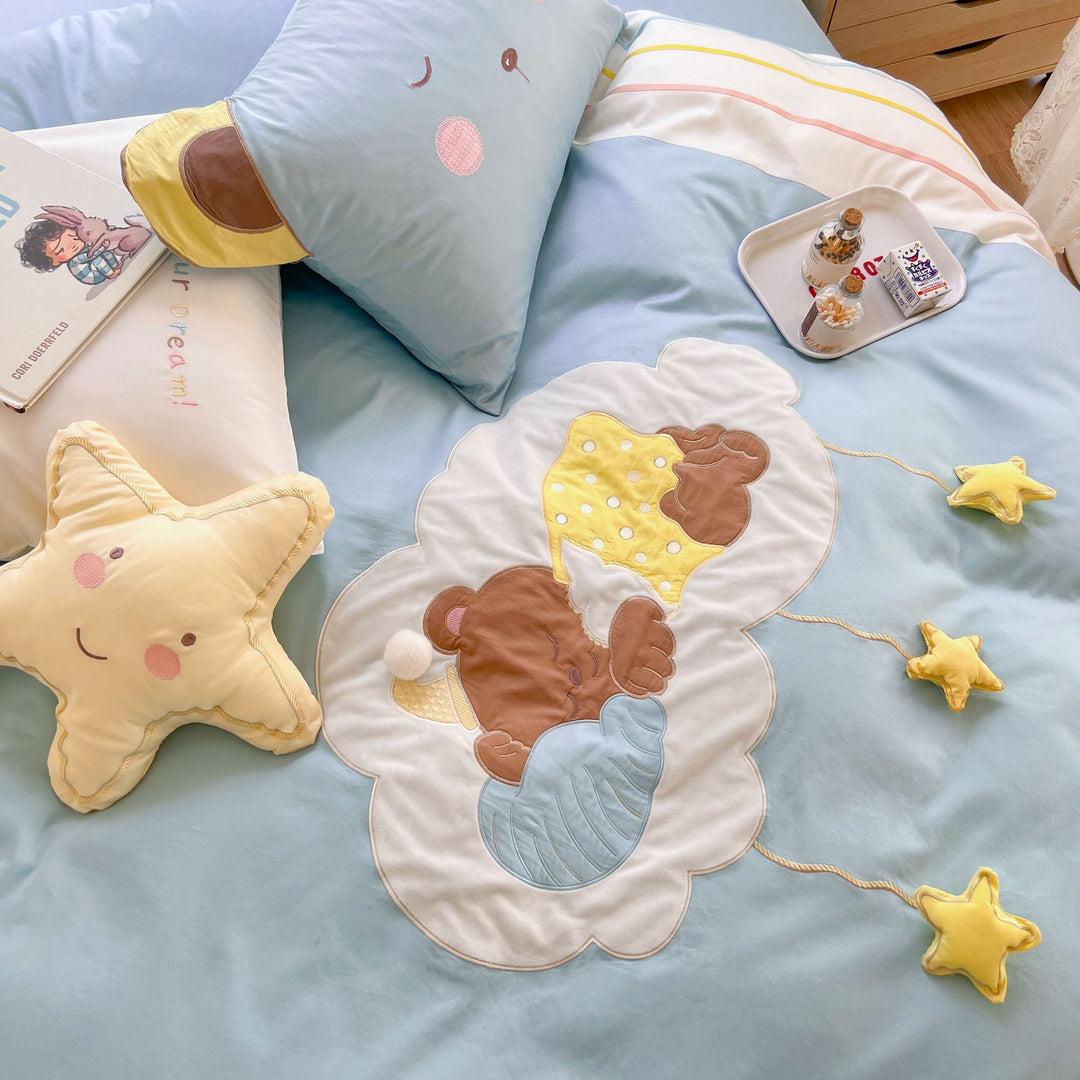 Children's bedding set with 3D star appliqués, cloud and animal motif