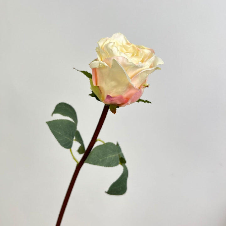 Natural Looking Floral Decor