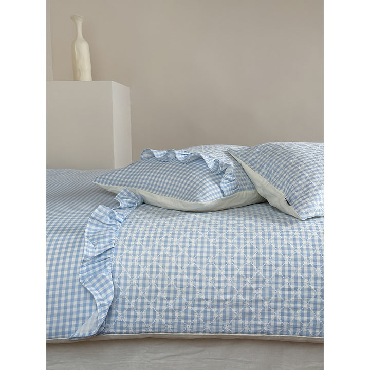 Quilted bedding set with Vichy check and decorative ruffle trim