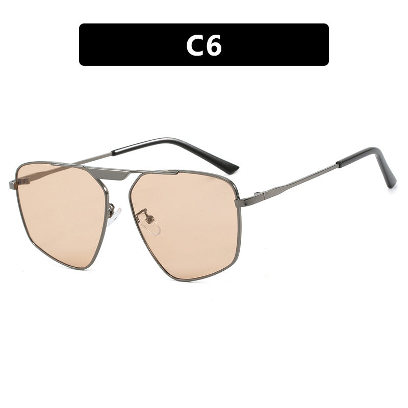 Women's sunglasses in a modern, geometric design with a sturdy metal frame Kalsten
