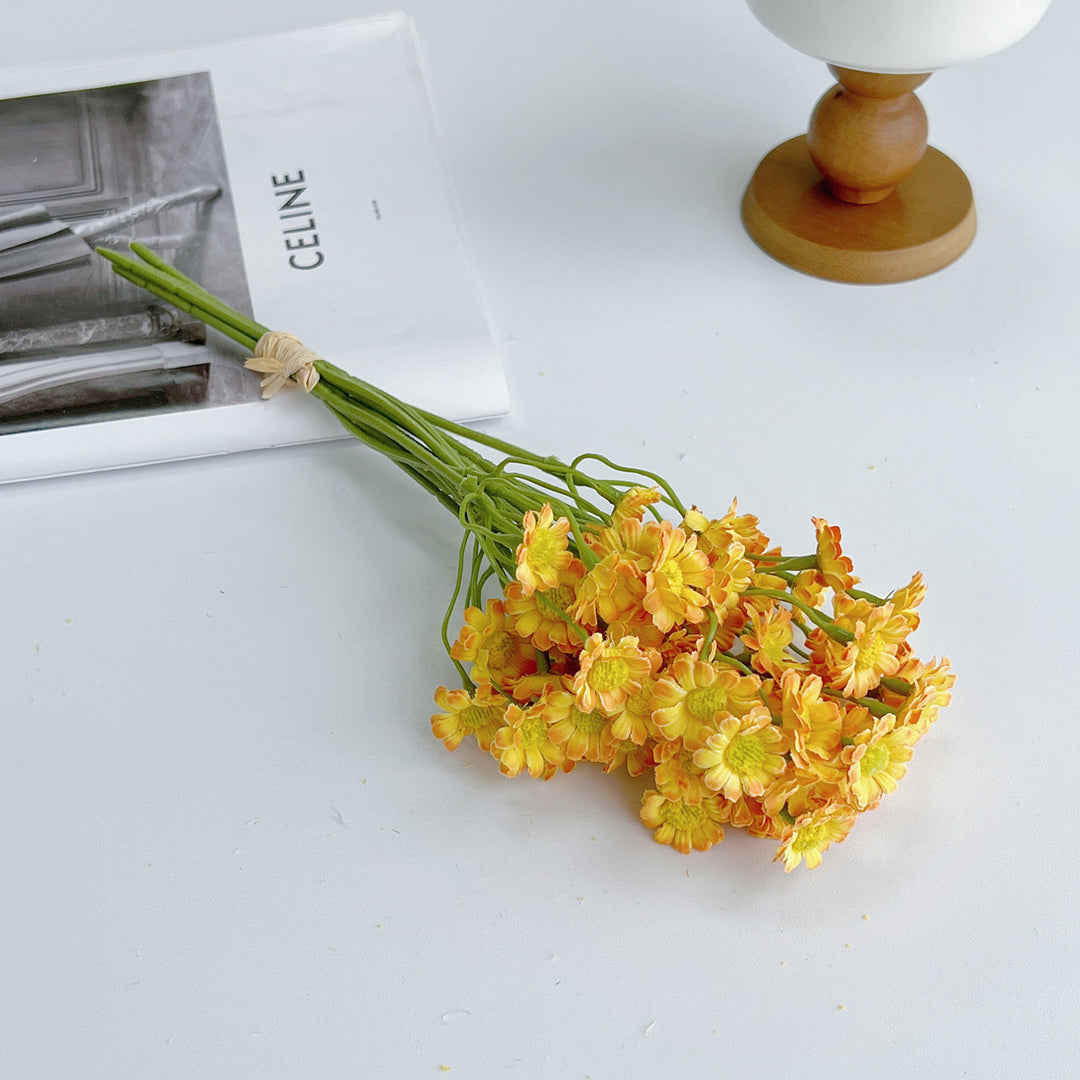 Realistic Daisy Floral Bouquet