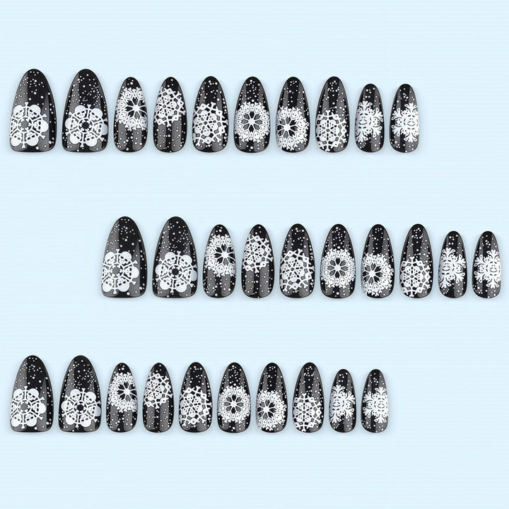 Artificial nails in a unique winter design with snow and reindeer motifs Kalsten