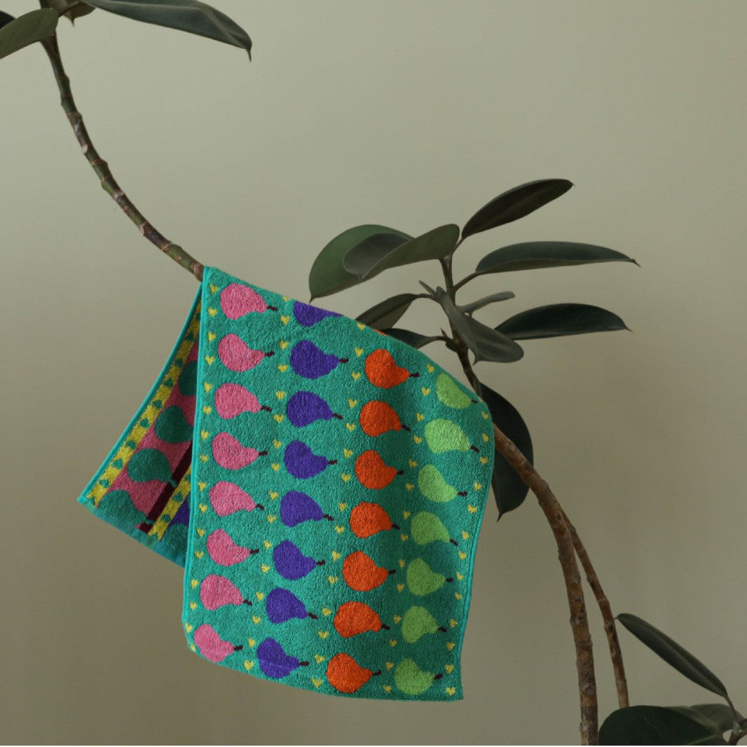 Jacquard guest towel made of cotton terry with playful bird and heart pattern