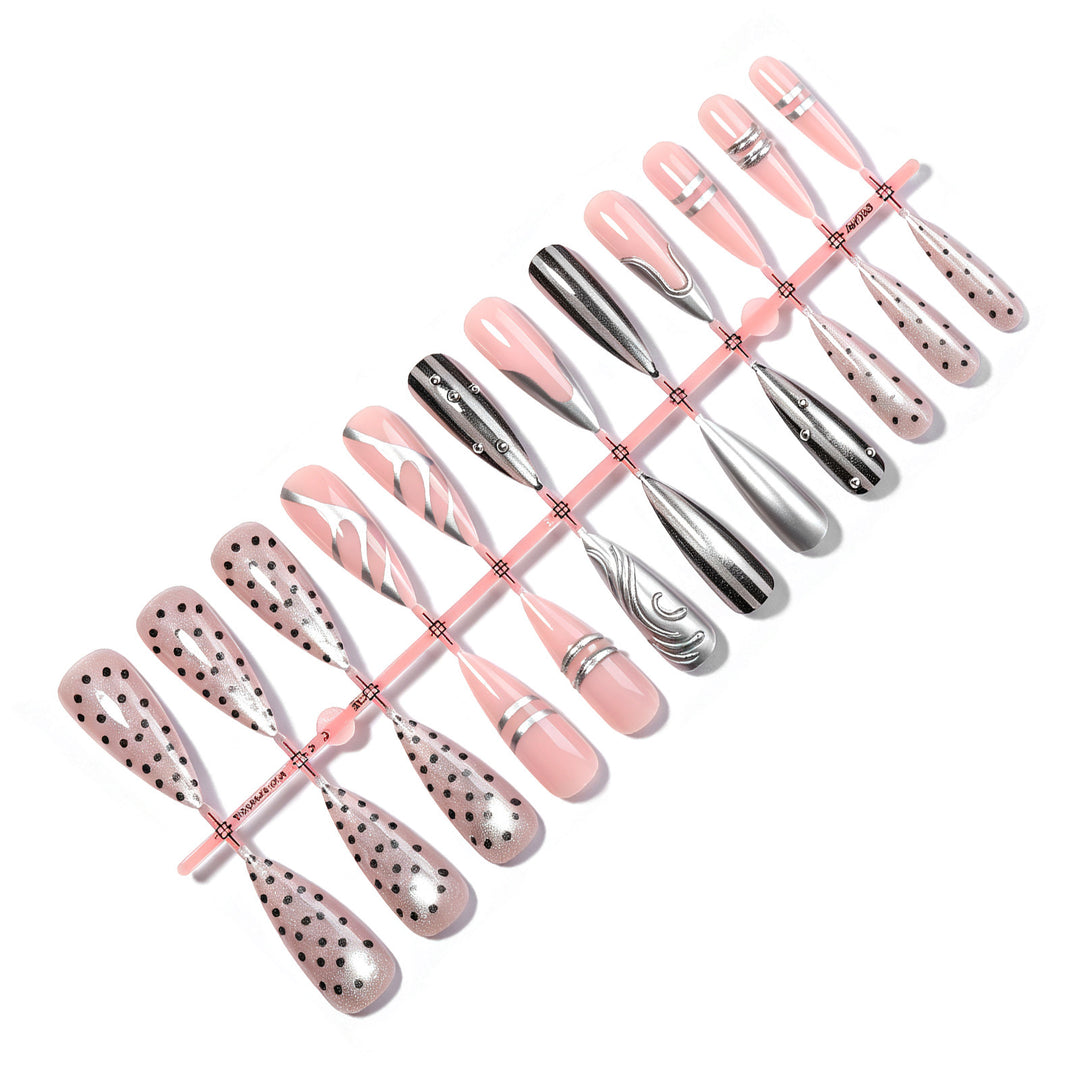Artificial nail set with luxurious 3D designs and elegant accents Kalsten