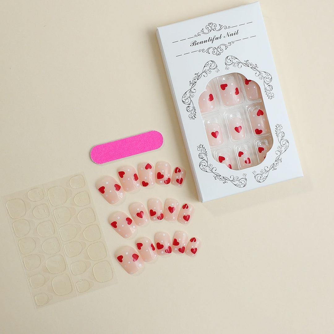 Nail art set with playful heart design Kalsten