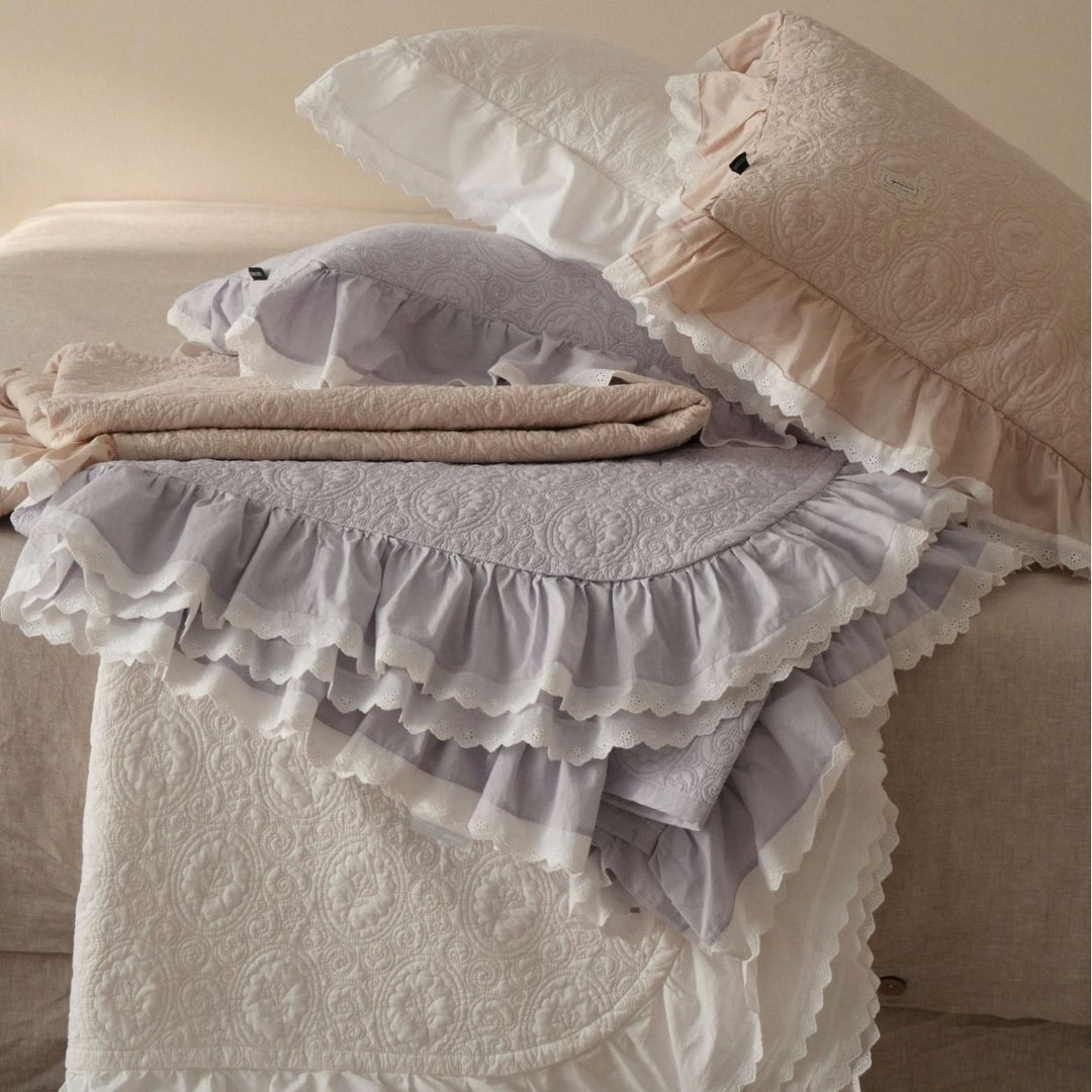 Cotton gauze bedding set with ruffles and delicate lace edge