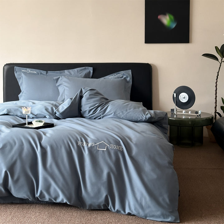 Modern cotton satin bed linen set with embroidered logo, extra soft hotel finish and zipper
