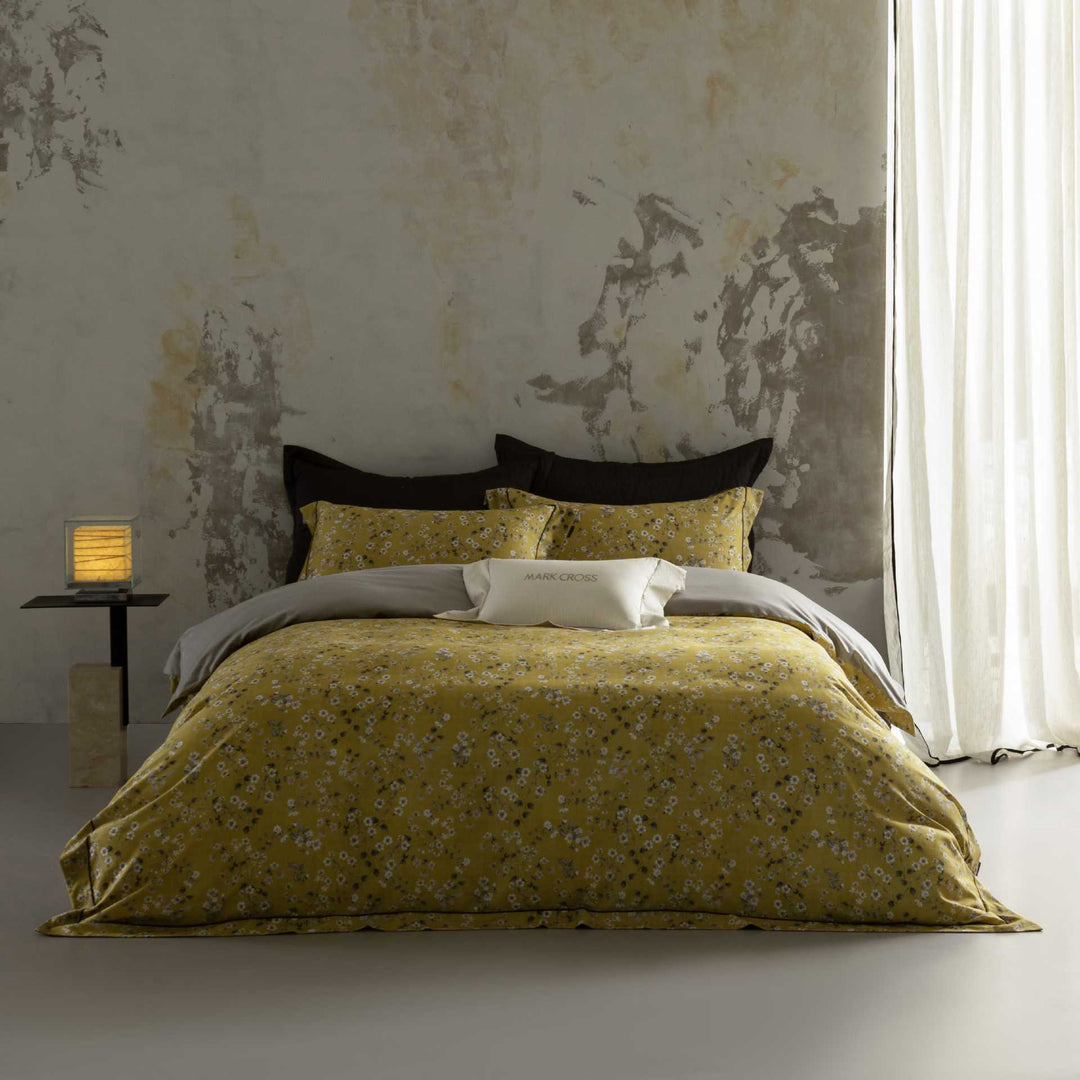 Bed linen set with subtle leaf and feather jacquard made of cotton percale