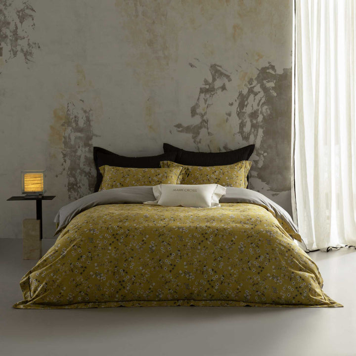 Bed linen set with subtle leaf and feather jacquard made of cotton percale