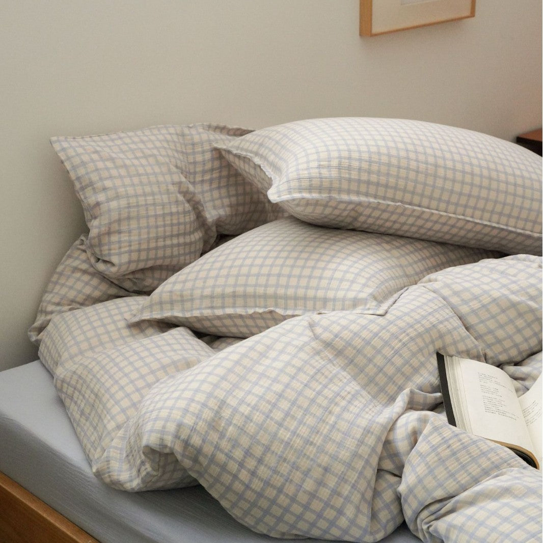 Checked cotton bedding set with soft percale texture and reversible pillowcases