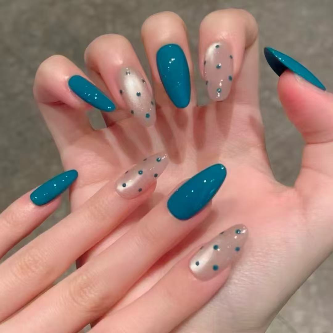 Elegant Press-On Nail Art Set with Jewel Accents Kalsten