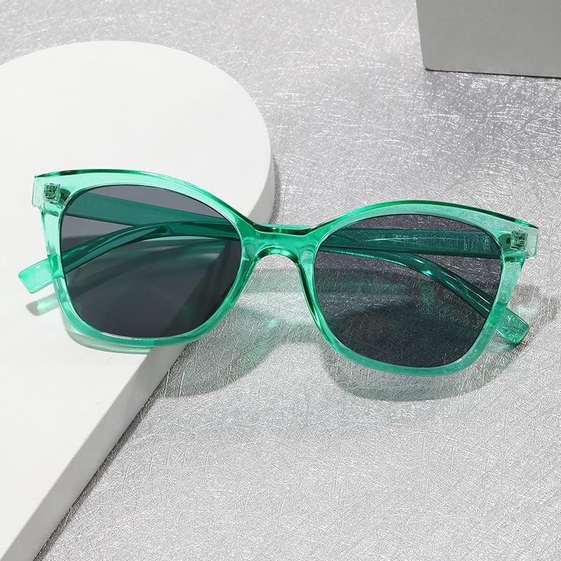 Women’s elegant sunglasses in a modern cat-eye style Kalsten