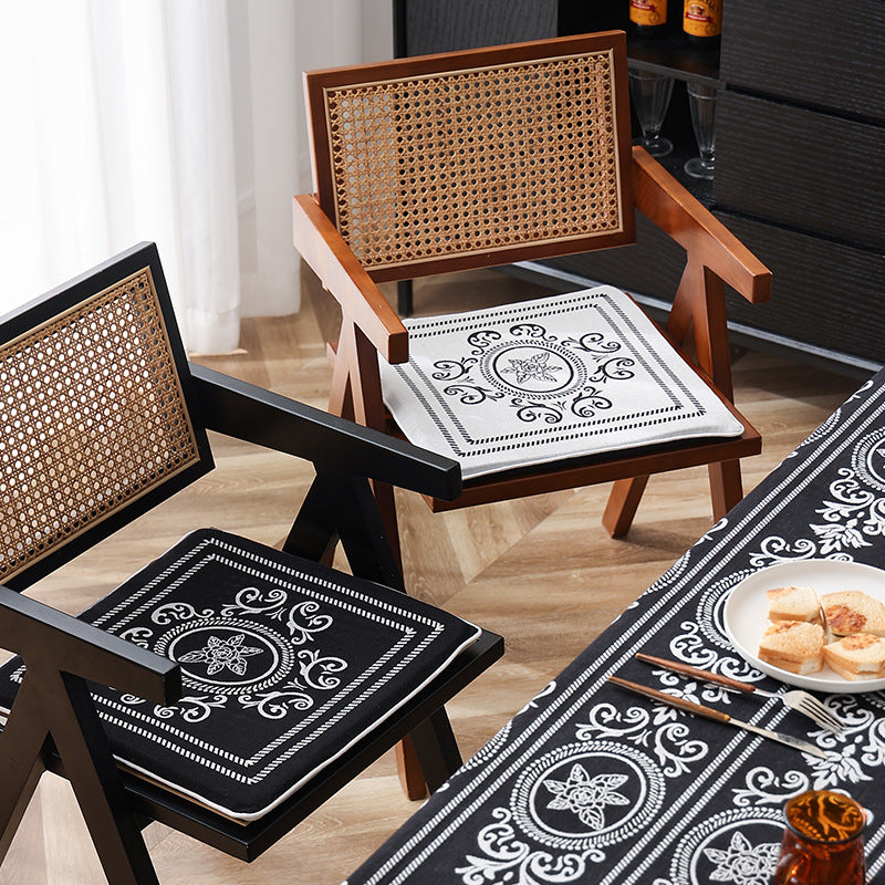 Reversible padded chair cushion with ties