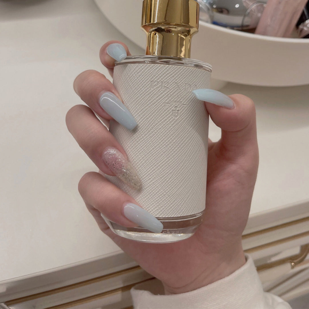 Elegant Nail Art with Glamorous Effects Kalsten