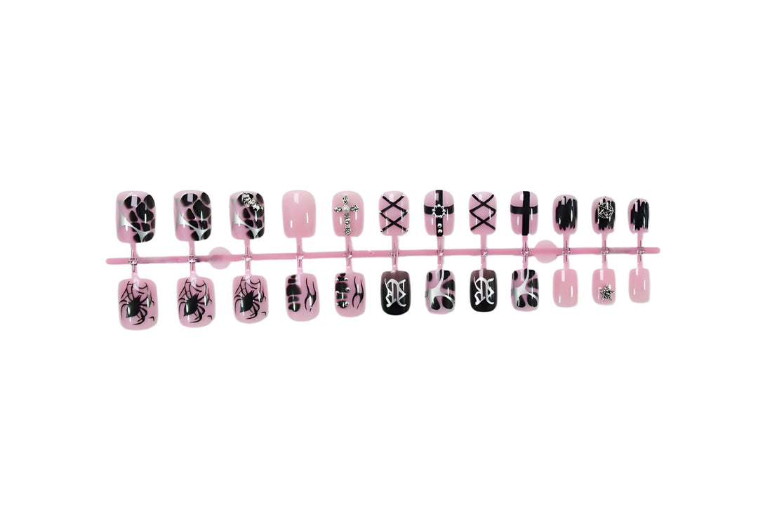 Nail art set with creative Halloween motifs and glamorous accents Kalsten