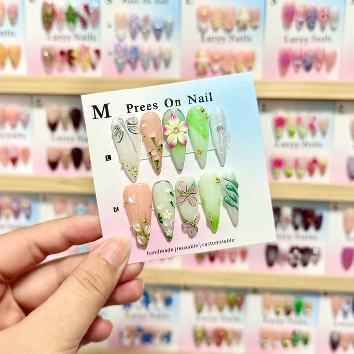 Artistic Floral Press-On Nail Set  1791773318