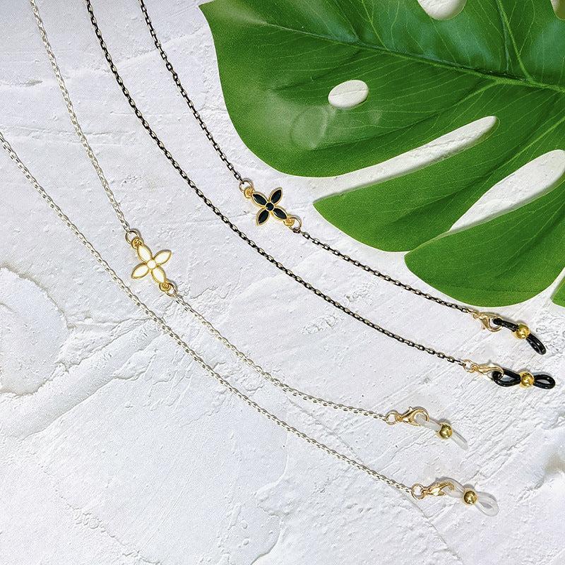 Elegant jewelry chain with filigree pendant Kalsten