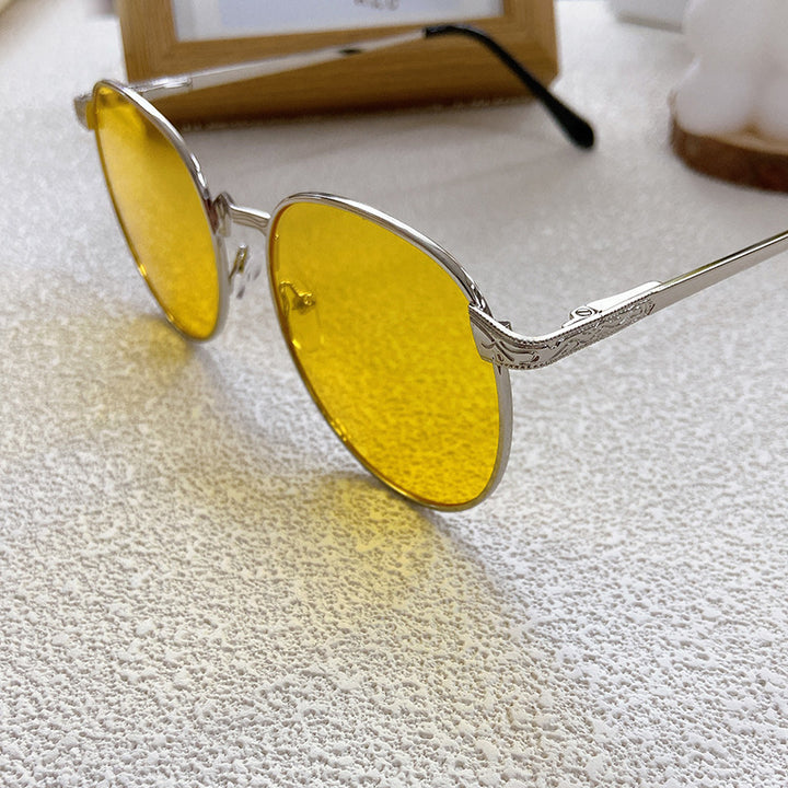 Fashionable sunglasses with round frame and intricate design Kalsten