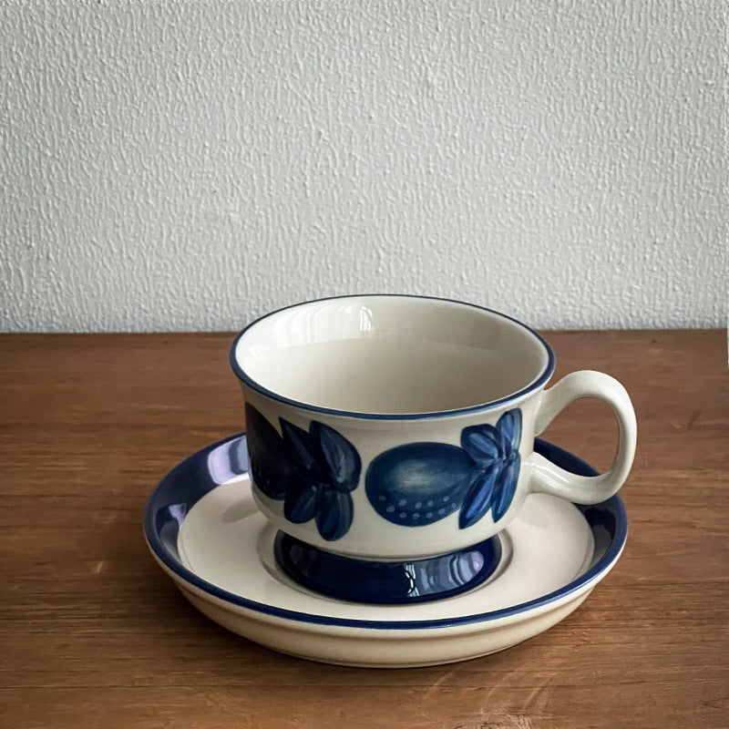 Ceramic coffee cup set with saucer and hand-painted leaf ornament
