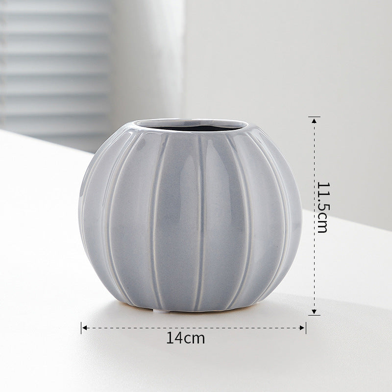 Decorative ceramic vase with modern ribbed design Kalsten
