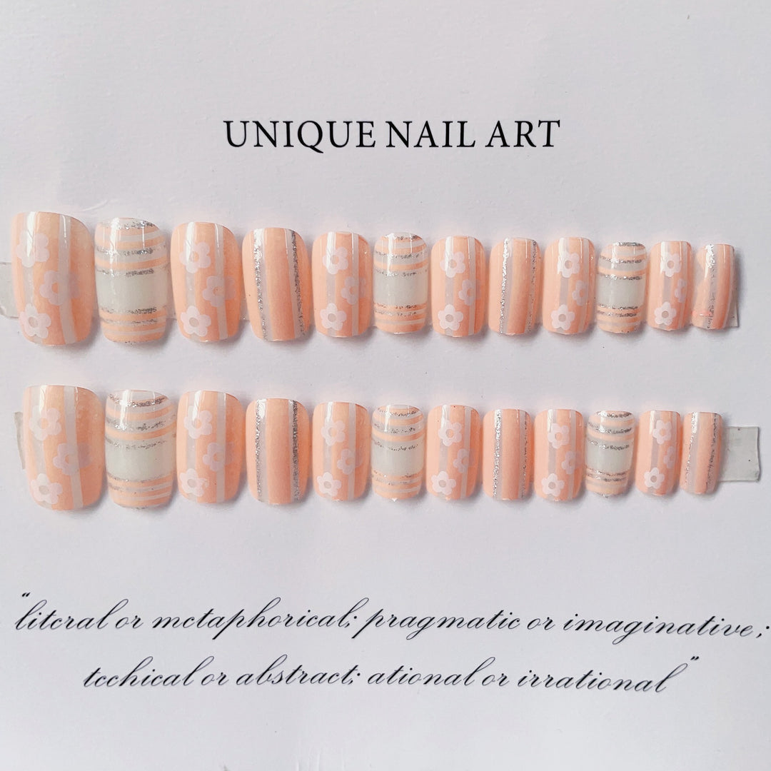 Floral Patterned Press-On Nail Art Set