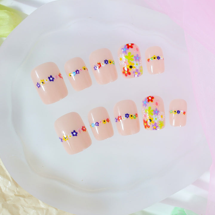 Artificial nail set with floral designs and high-quality embellishments Kalsten
