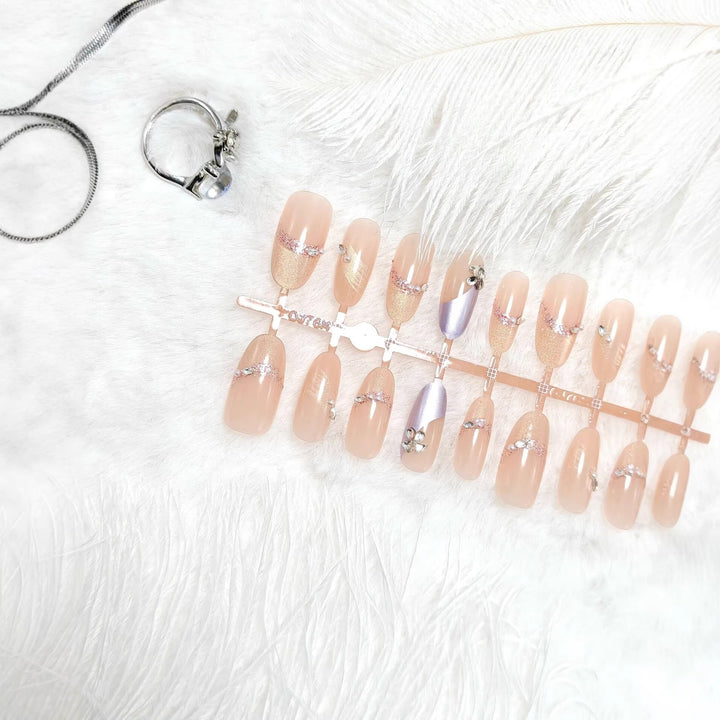 Artificial nails with modern glitter and stone embellishments Kalsten