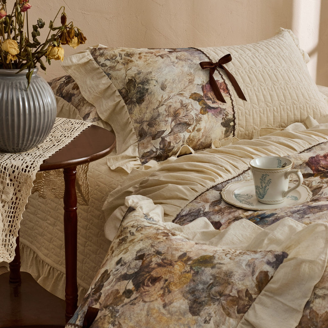 Romantic bedding set with frill, quilted panels and floral watercolor look