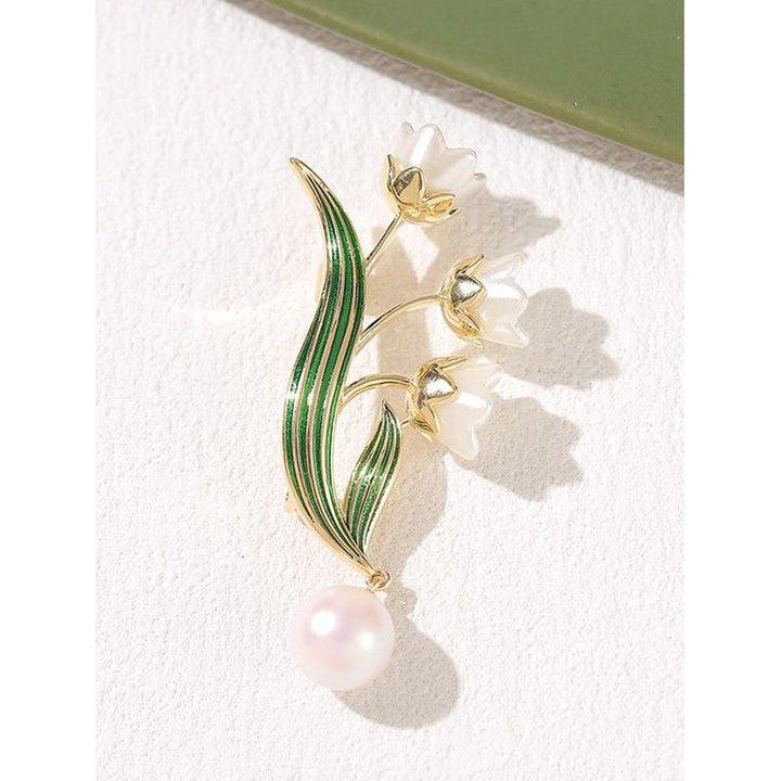 Elegant flower brooch with pearl pendant Kalsten