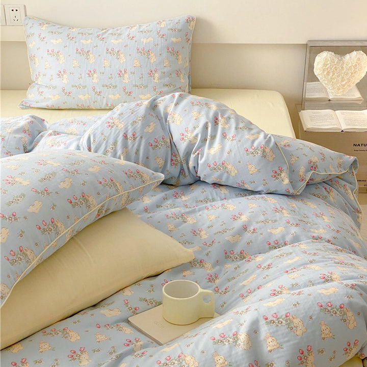 Playful bed linen set made of cotton percale with peach print and reversible function