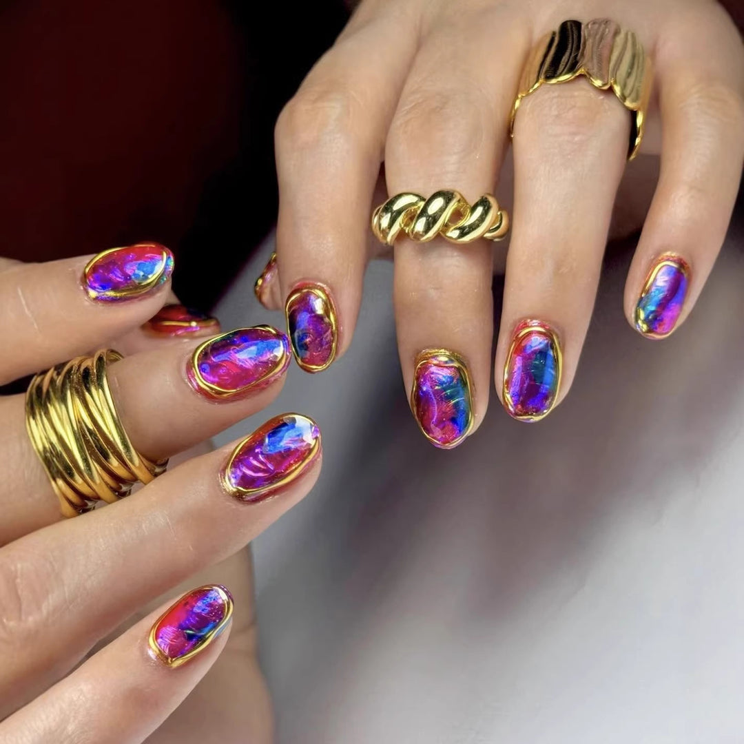 Glamorous artificial nail design with metallic edge Kalsten