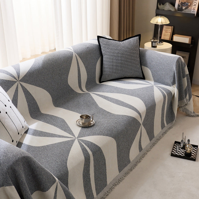 Chic Geometric Patterned Throw Blanket