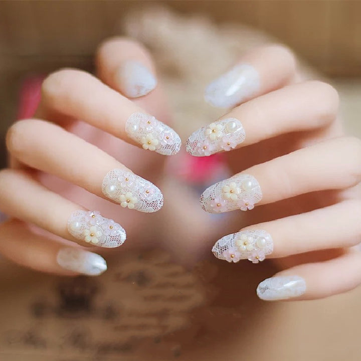 Artificial nails with delicate floral decorations Kalsten