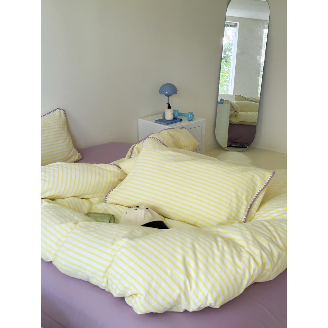 Striped cotton percale bedding set with contrasting decorative piping