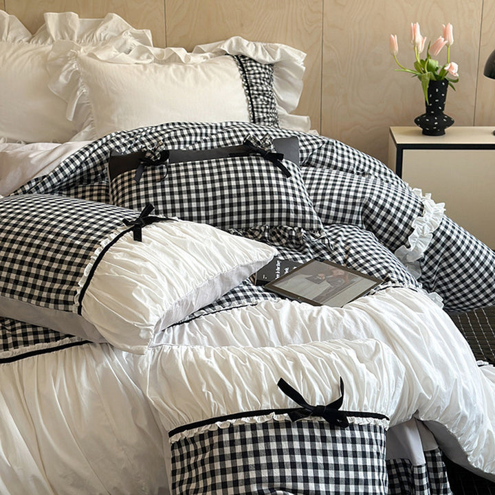 Bedding set made of cotton blend with Vichy check, gathered ruffle and velvet bows