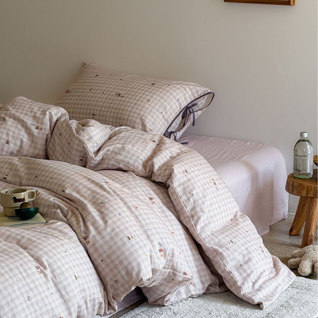 Cozy bedding set made of cotton percale with fine Vichy check and bow decoration