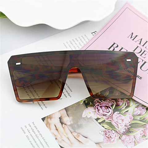Women’s Fashion Rectangular Sunglasses in Urban Design Kalsten