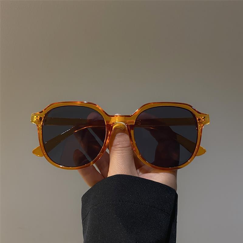 Fashionable Vintage Sunglasses with Wide Frame Kalsten