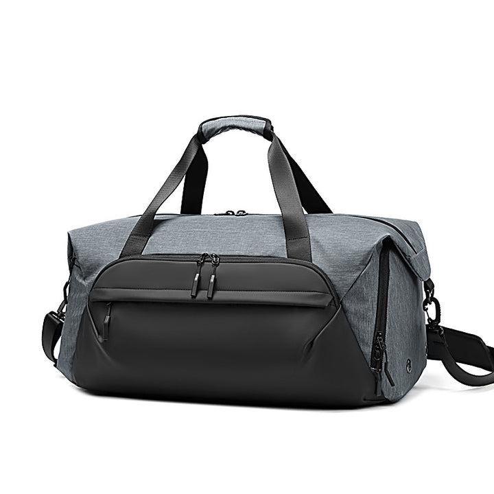 Sporty travel bag with water-repellent material and versatile compartments Kalsten