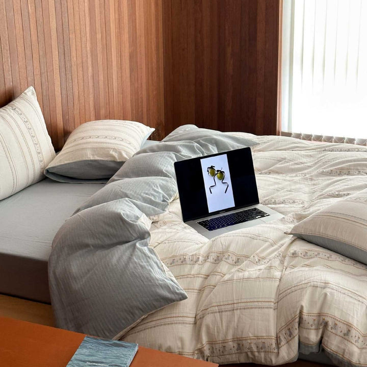 Reversible cotton bedding set with fine stripe and ethnic pattern