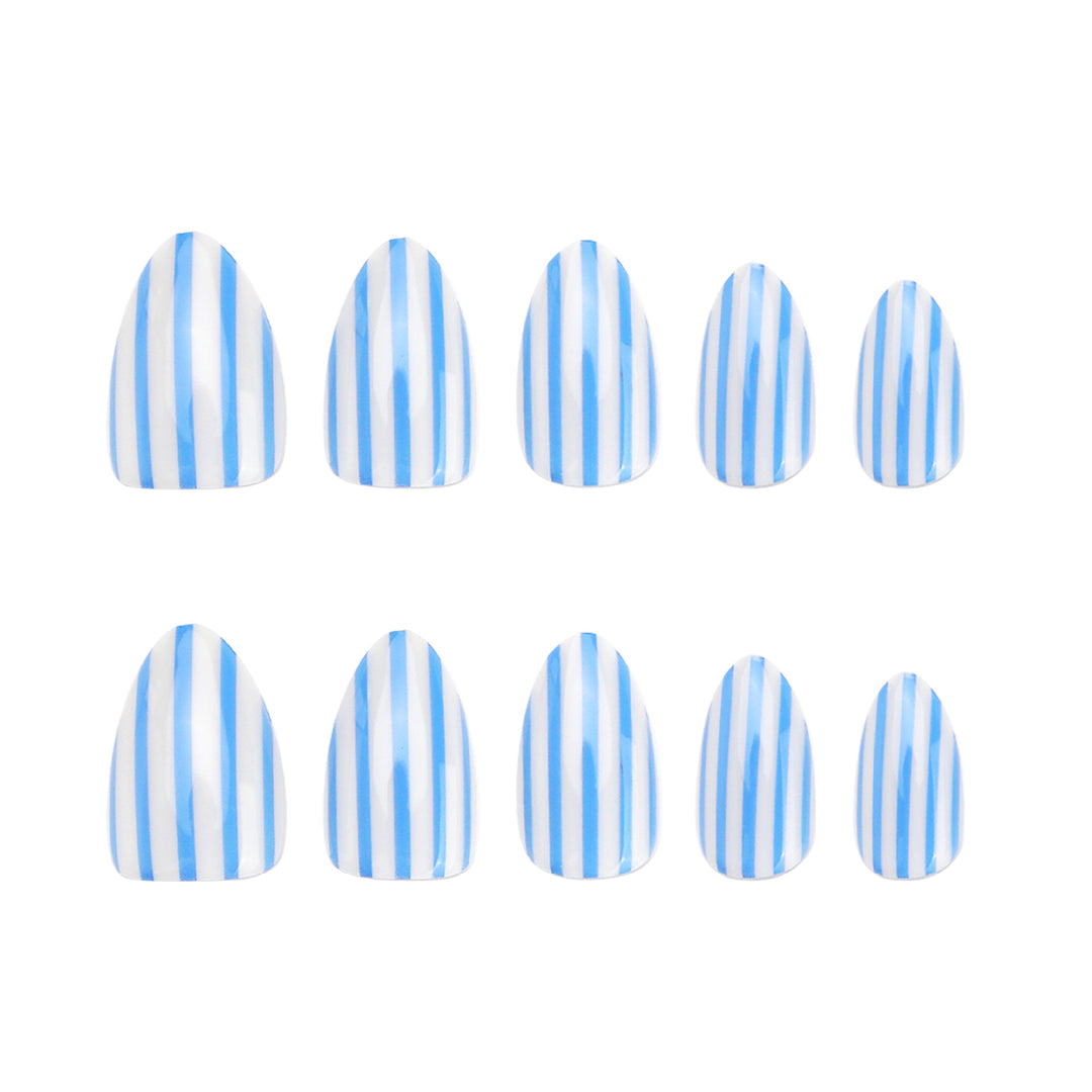 Artful nail art with maritime striped pattern Kalsten
