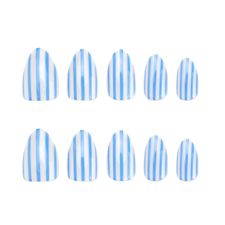 Artful nail art with maritime striped pattern Kalsten