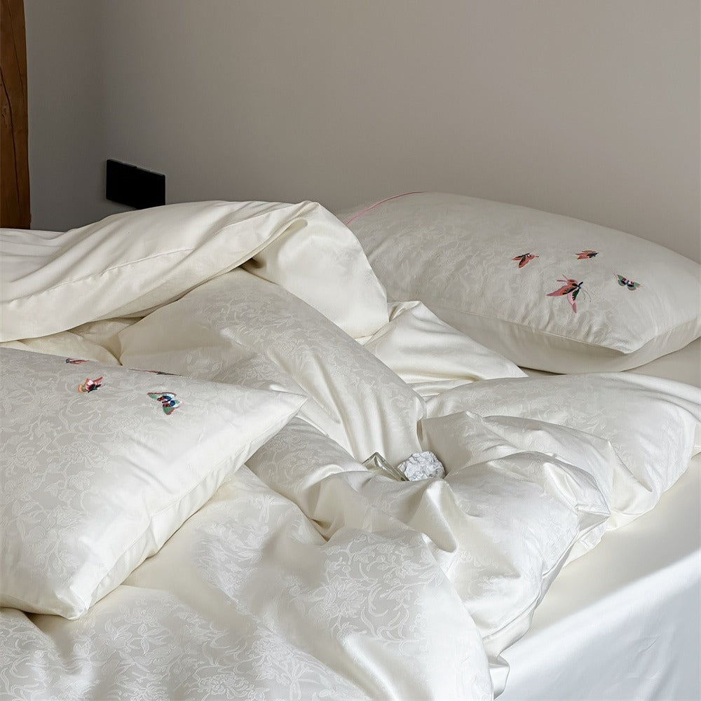 Luxurious jacquard bedding set with embroidered pillowcases