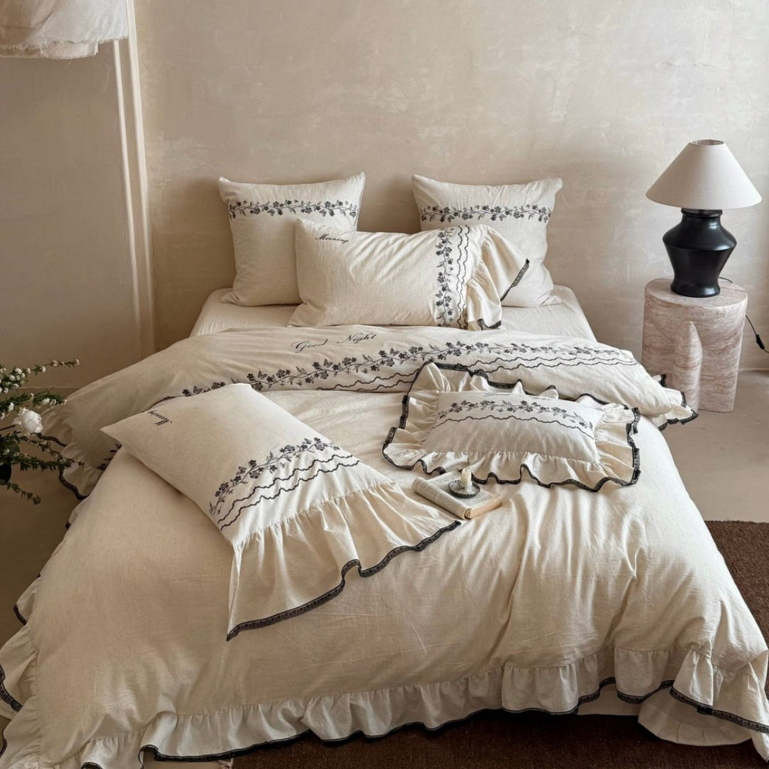 Bedding set with embroidered ruffles and linen look