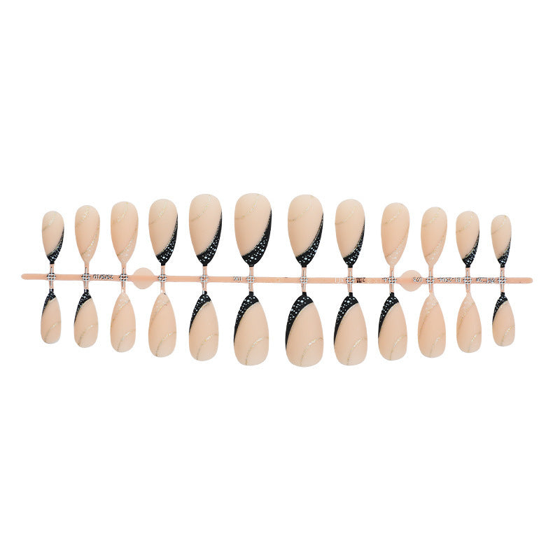 Nail set with elegant gold and silver accents Kalsten