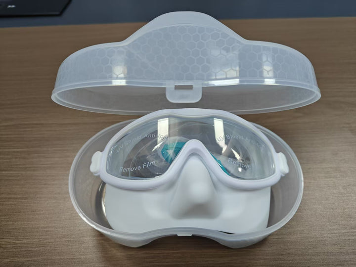 Swimming mask with adjustable comfort and clear field of vision Kalsten