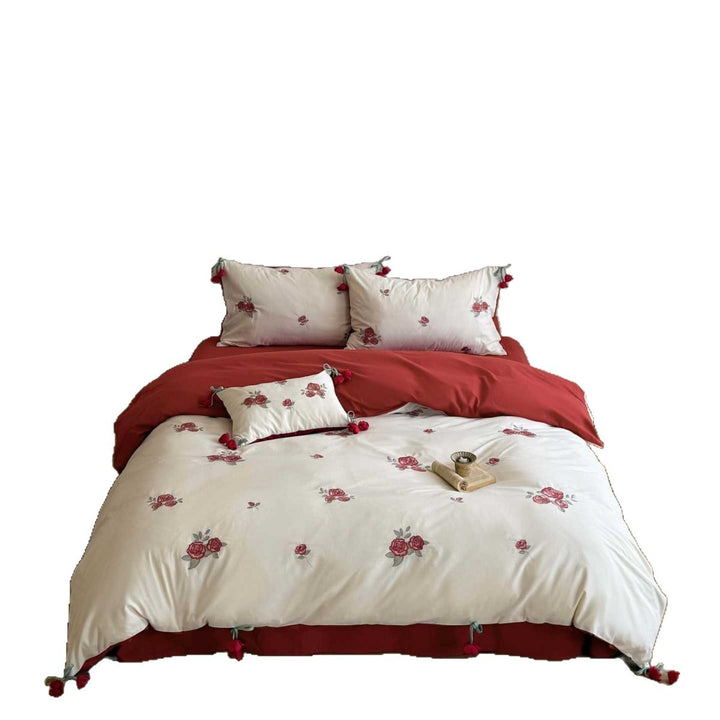 Embroidered cotton bedding set with rose appliqués and tassels