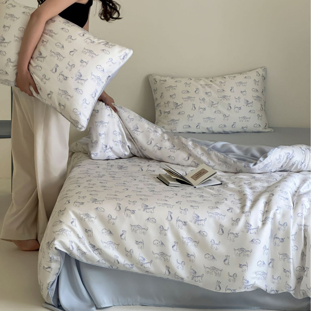 Satin bedding set with floral print and ruffle